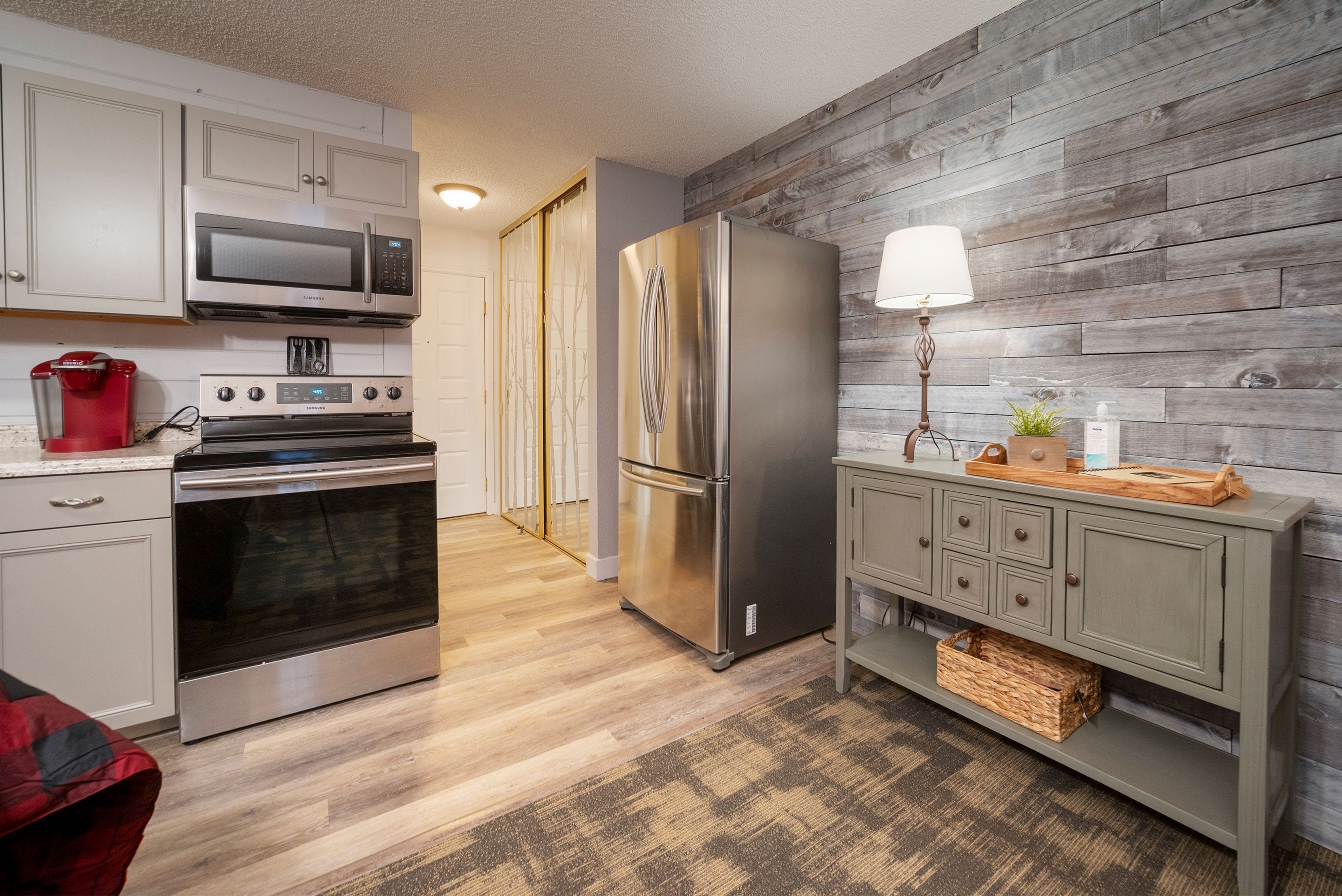 Fridge, microwave, stovetop, dishwasher