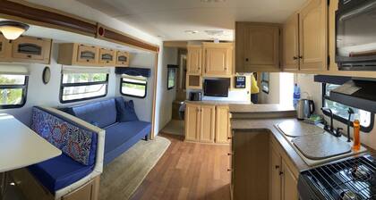 Camper's Nest secluded on a protected canoe bay only 12 min distant to St.Peters