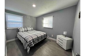 Room - Modern Simpson Home (Fort Myers)