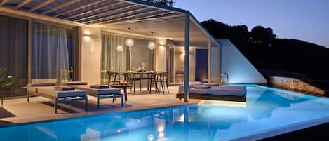 Villa Superior, 2 camere da letto, piscina privata (Early Dawn) | Balcone