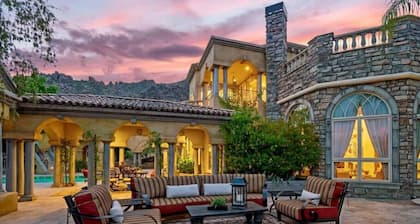 Lux Scottsdale/ Carefree family retreat golf pool