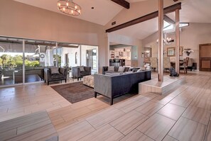 TV connectée, cheminée, baby-foot