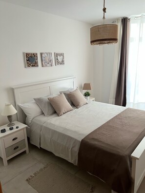 3 slaapkamers, een strijkplank/strijkijzer, wifi, beddengoed