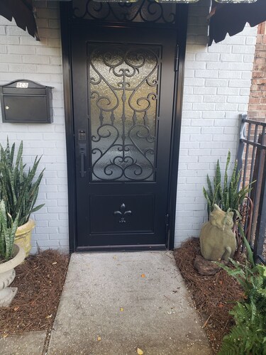 Bon Aire Apartment is in downtown Mobile on the Mardi Gras Parade Route
