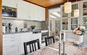 Køleskab, opvaskemaskine, kaffe-/temaskine