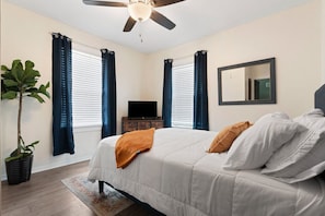 2 bedrooms, desk, iron/ironing board, free WiFi