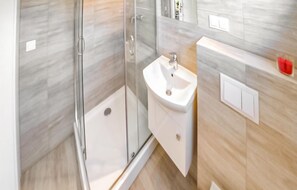 Shower - Lovely home in Sarbinowo with WiFi (Sarbinowo)