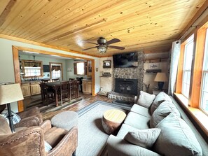 Smart TV, fireplace, books, offices - Whispering Creek Lodge  - Water views from every window (Dushore)