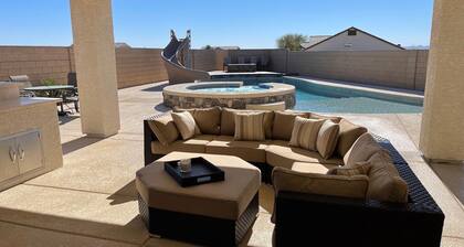 Beautiful Pool/Spa/Slide home w/ AMAZING outdoor space & gorgeous desert VIEWS