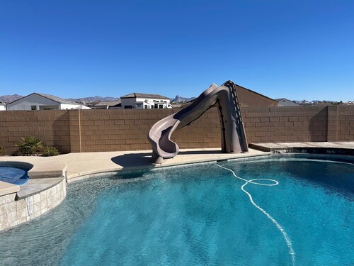 Beautiful Pool/Spa/Slide home w/ AMAZING outdoor space & gorgeous desert VIEWS 