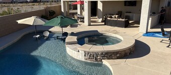 Beautiful Pool/Spa/Slide home w/ AMAZING outdoor space & gorgeous desert VIEWS 
