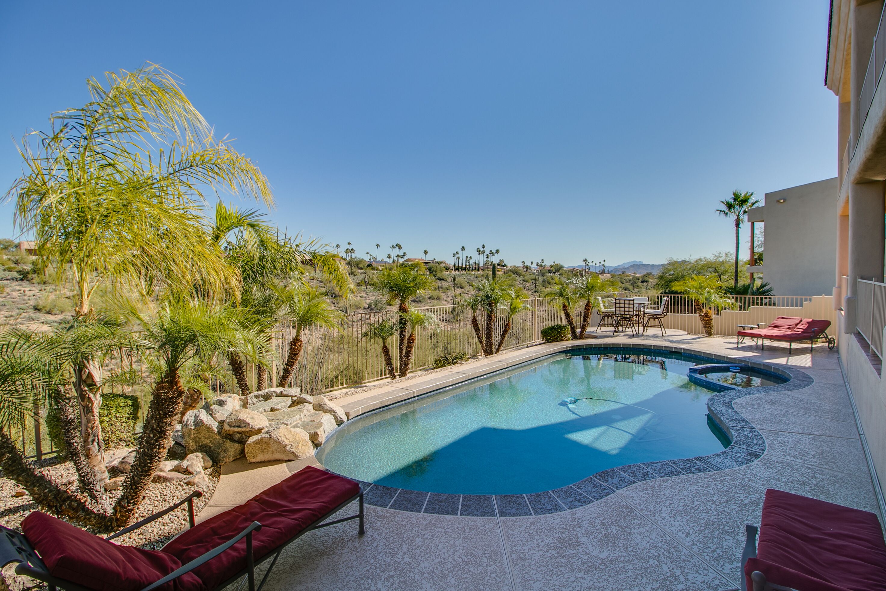 室外游泳池，恒温泳池