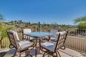 Outdoor dining - Relaxing Fountain Hills 4 Bdrm W/Breathtaking Views & Pool!  (Fountain Hills)