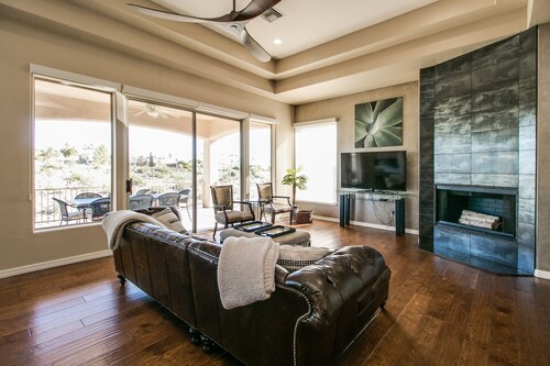 Relaxing Fountain Hills 4 Bdrm W/Breathtaking Views & Pool!