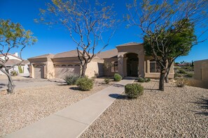 Exterior - Relaxing Fountain Hills 4 Bdrm W/Breathtaking Views & Pool!  (Fountain Hills)