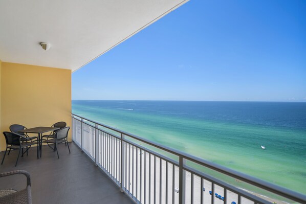 Property grounds - Front Beach condo near pier with gym and great sunset views (Panama City Beach)