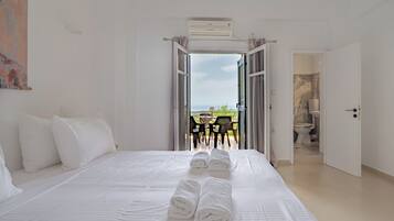 Familie suite | Select Comfort-bedden, een bureau, een laptopwerkplek, gratis wifi