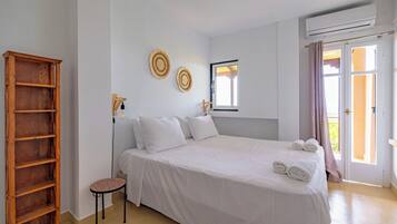 Select Comfort beds, desk, laptop workspace, free WiFi