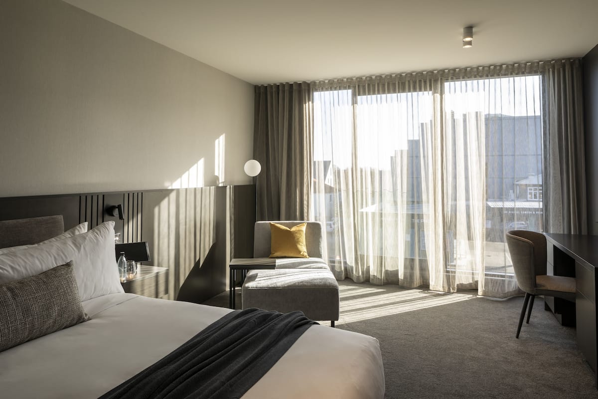 mayfair king | egyptian cotton sheets, premium bedding, down duvets, pillow-top beds