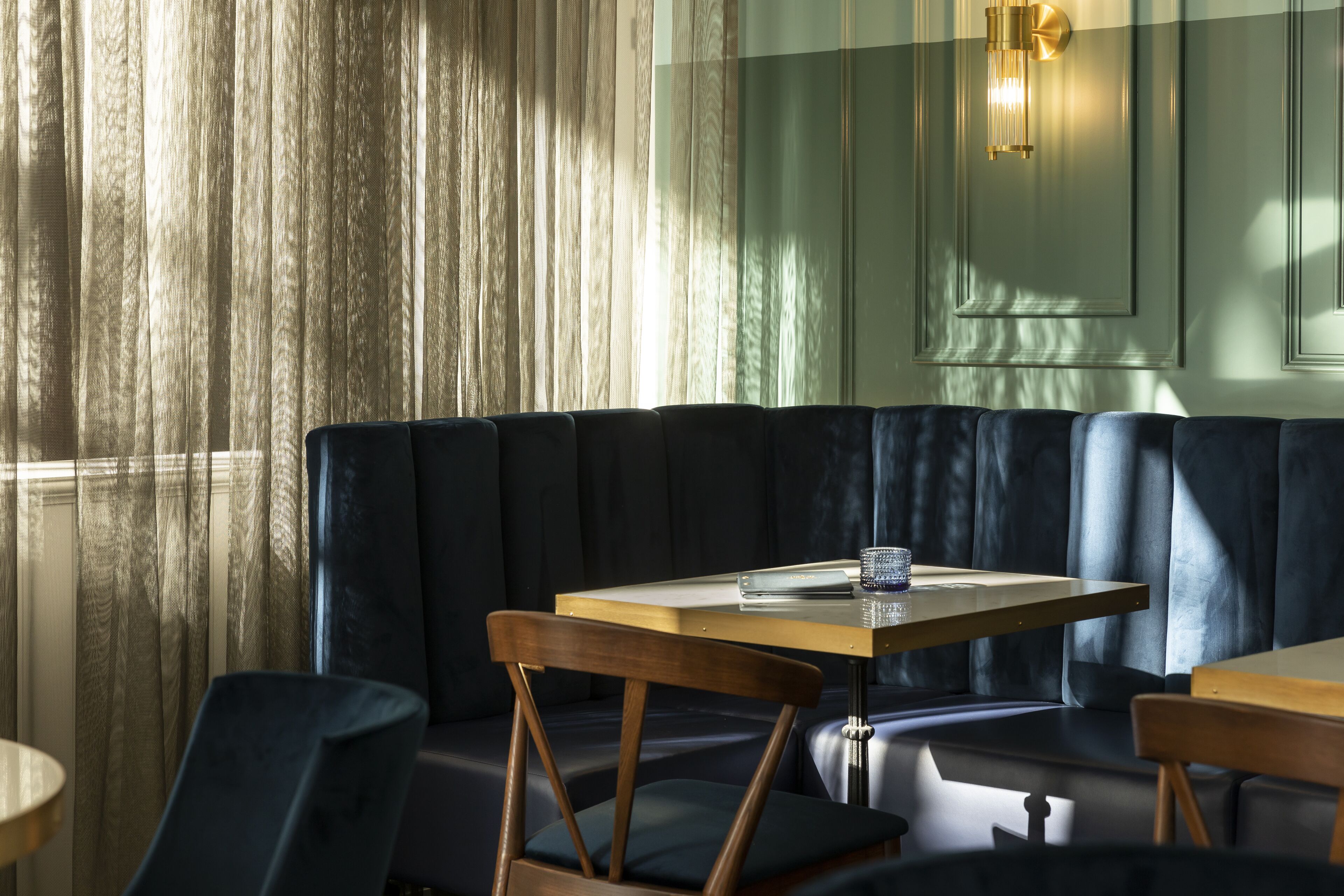 breakfast, lunch and dinner served