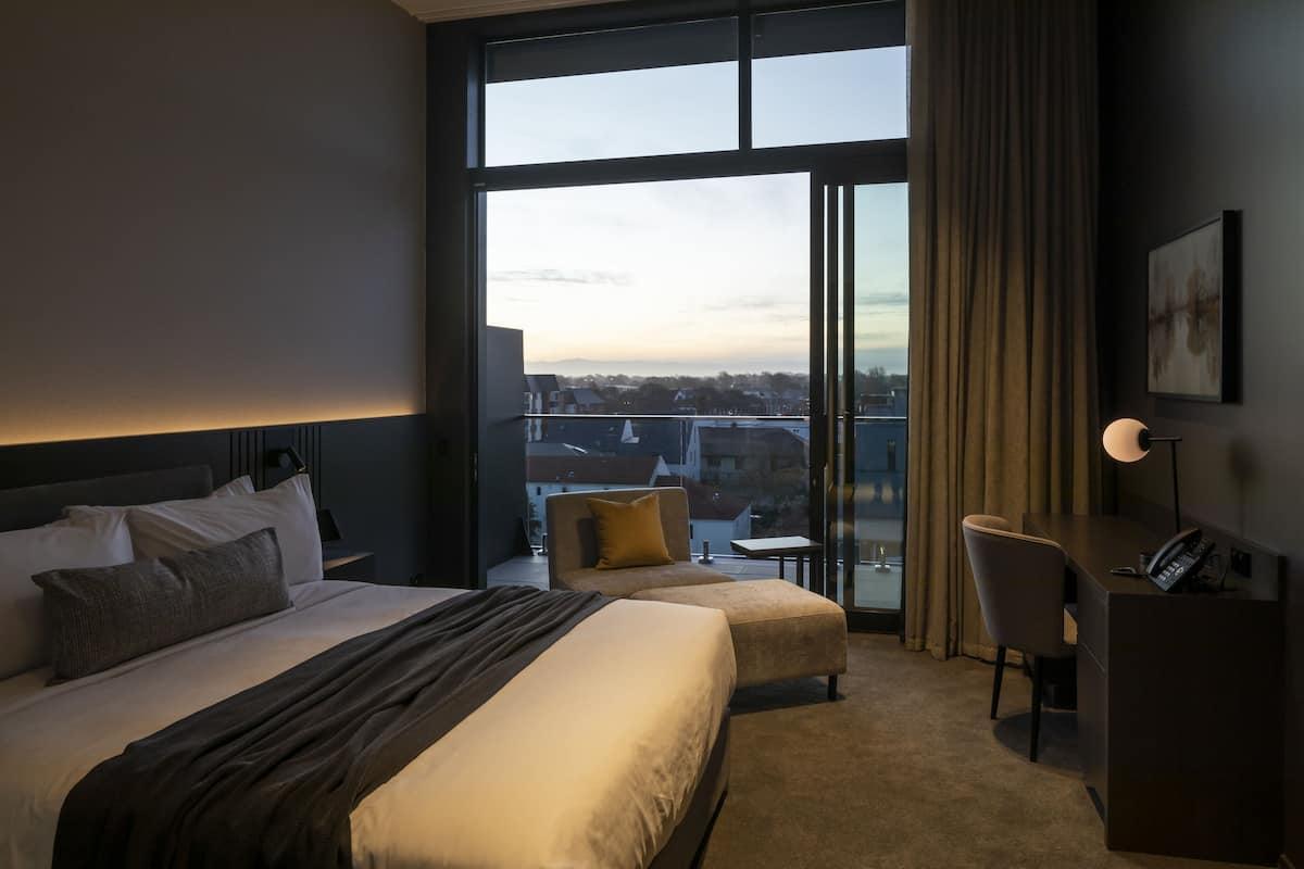 Top of House - King | Egyptian cotton sheets, premium bedding, down duvets, pillow-top beds