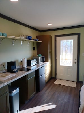 Fridge, microwave, coffee/tea maker, toaster - Whippoorwill Nest (Shenandoah)