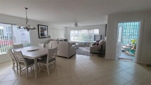 TV - 5400 - Condo 2 Bedroom/ 2 Bath, maximum occupancy of 6 people. 55+ (Holmes Beach)