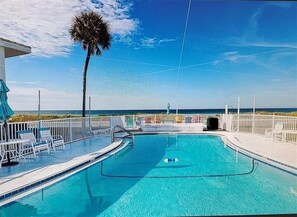 Pool - 5400 - Condo 2 Bedroom/ 2 Bath, maximum occupancy of 6 people. 55+ (Holmes Beach)