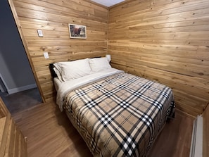 2 bedrooms, WiFi, bed sheets, wheelchair access