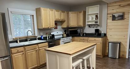 Remodeled Vacation Cottage - Downtown Indian River