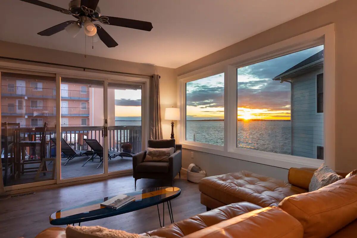 TV connectée, jeux vidéo, table de tennis de table, livres