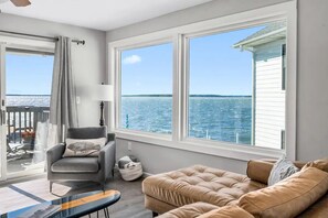 Smart-TV, videospill, bordtennis og bøker