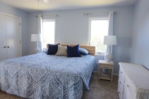 3 bedrooms, free WiFi - Newly renovated condo, indoor & outdoor pools, 3min walk from beach! (Emerald Isle)