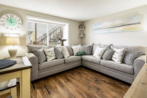 Smart TV, lettore DVD, libri