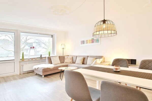 Télévision, chaîne hi-fi