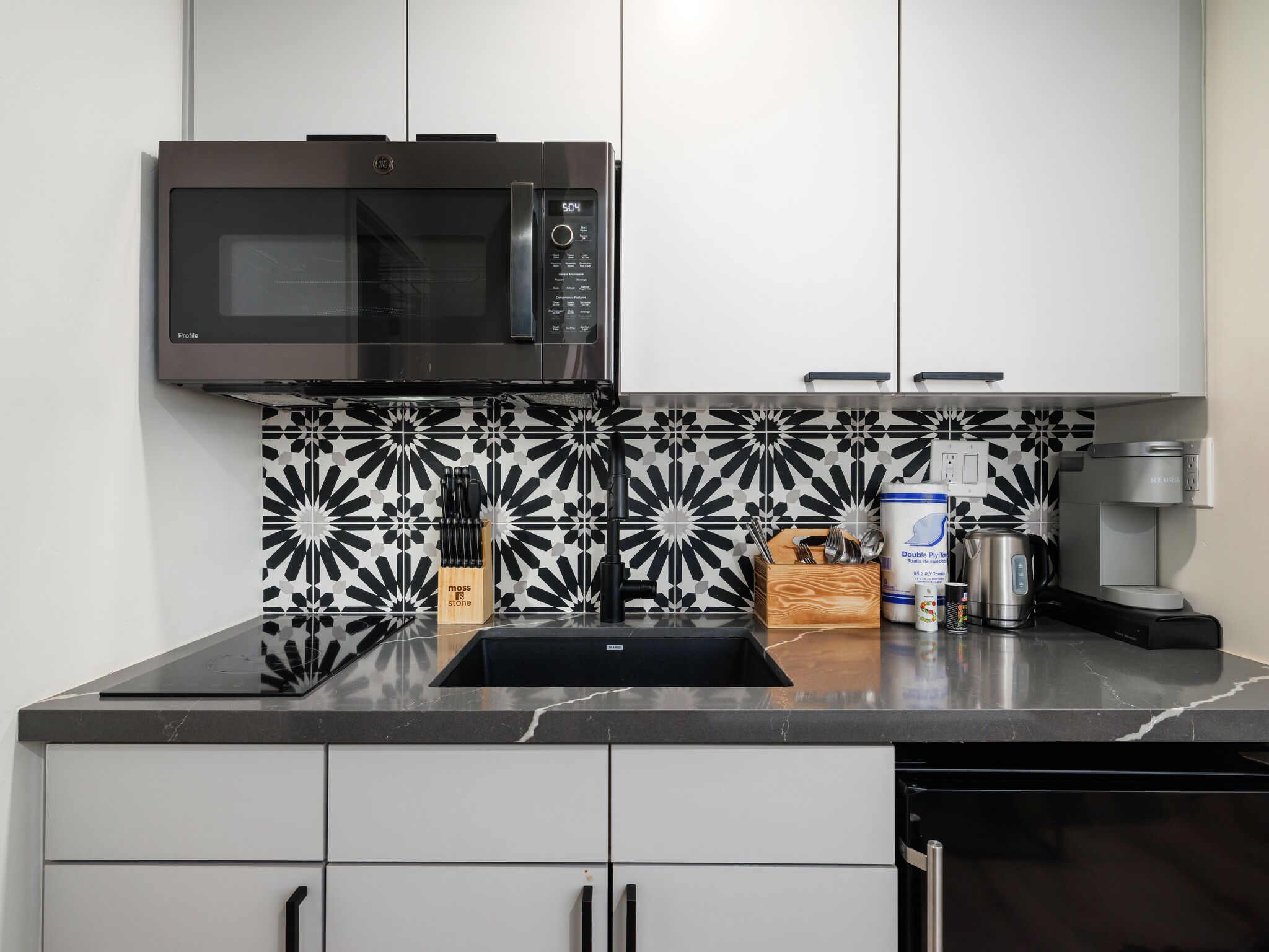 Fridge, microwave, stovetop, coffee/tea maker