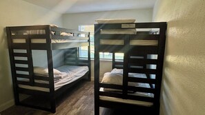 4 Schlafzimmer, Schreibtisch, kostenloses WLAN, Bettwäsche