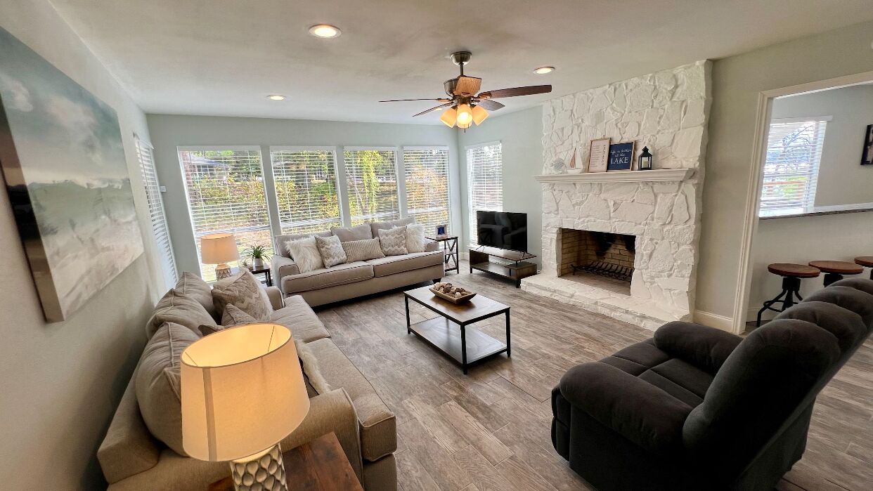 Smart TV, video games, table tennis, computer monitors