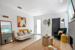 Living area - Design District 5BR , guest house sleeps 14 (Miami)