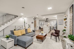 Living area - Miami brand new 3BR House/Rooftop Terrace BBQ (Miami)