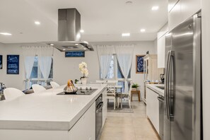 Private kitchen - Miami brand new 3BR House/Rooftop Terrace BBQ (Miami)