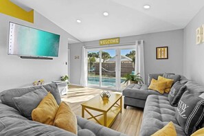 Télévision, console de jeux vidéo, espaces bureaux