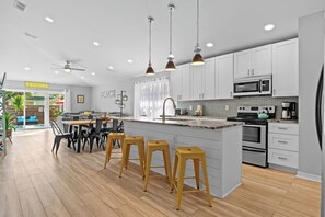 Fridge, microwave, oven, stovetop - Luxurious Private Pool | Beach Walk with Private Access 🏖️✨ (Miramar Beach)