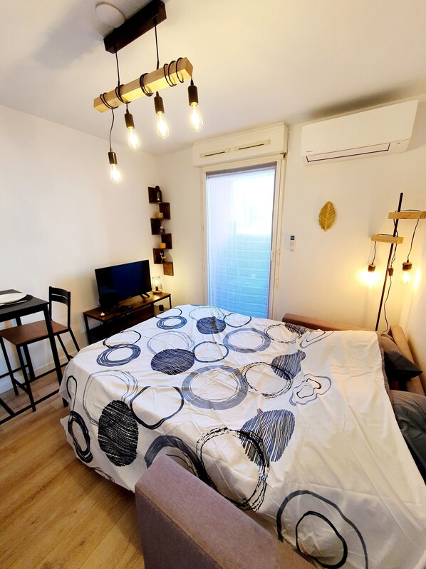 1 bedroom, iron/ironing board, WiFi, bed sheets