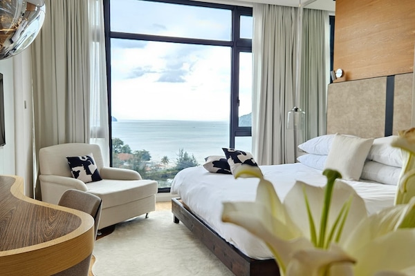 Basic Apartment, 2 Bedrooms, Non Smoking, Ocean View | 2 bilik tidur, peti besi dalam bilik, ruang kerja komputer riba