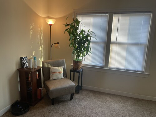 Cozy Space- 5 minutes from Downtown!