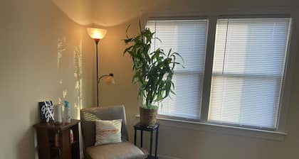 Cozy Space- 5 minutes from Downtown!
