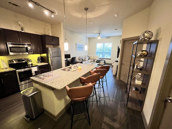 Fridge, microwave, oven, stovetop - Fresh & Clean Luxury Suite, a Home away from Home! (Richardson)