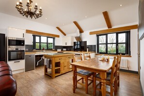 Fridge, microwave, oven, dishwasher - Spacious Wheelchair Accessible 2 Bedroom Cottage with Hot Tub (Truro)
