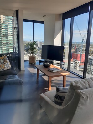 Smart TV - Top Floor Stunning Views ! (Southbank)